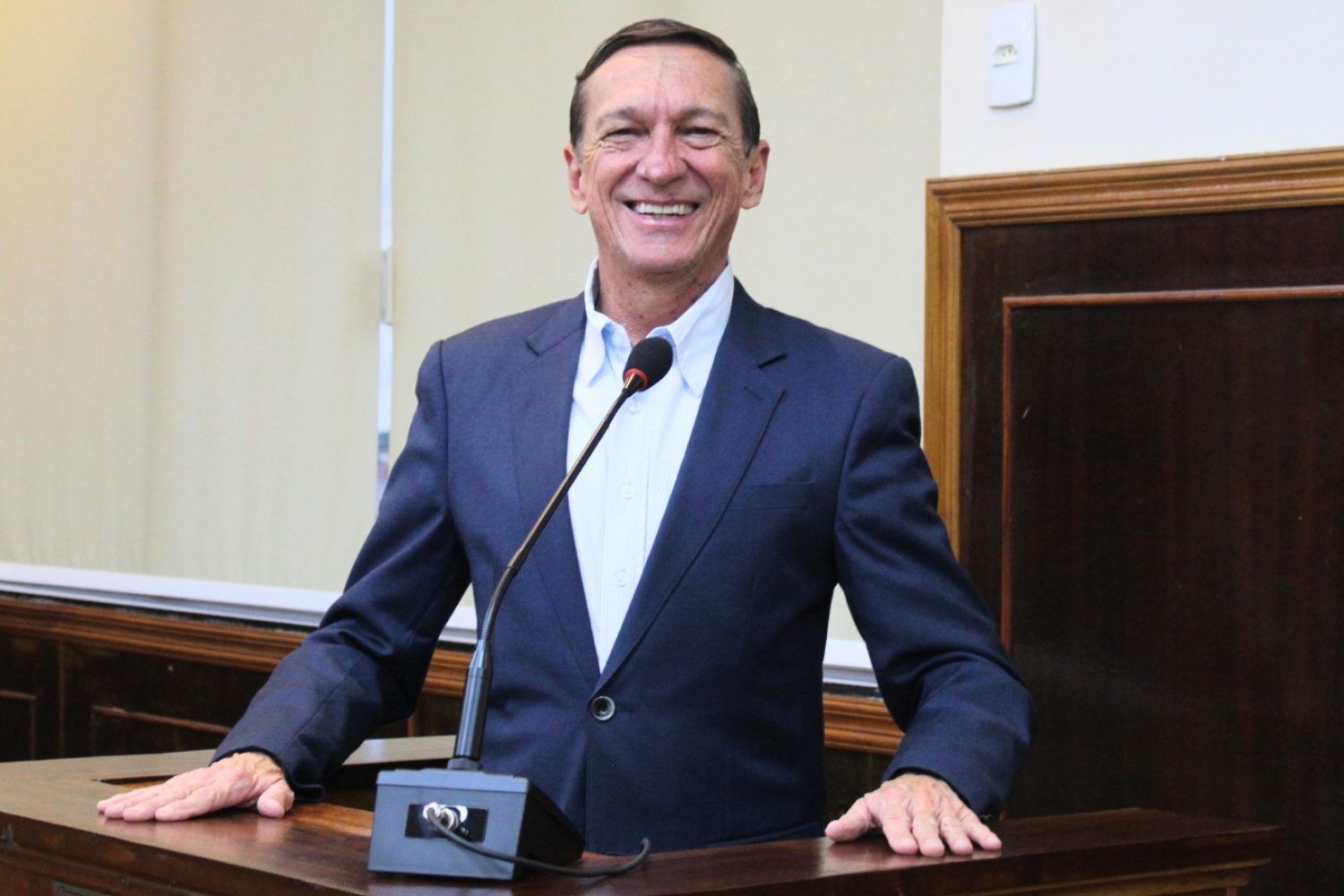 Vereador Vasquinho solicita ao Executivo Municipal implantação de ponto de parada de ônibus circular e escolar no loteamento Residencial Alto do Taquaral