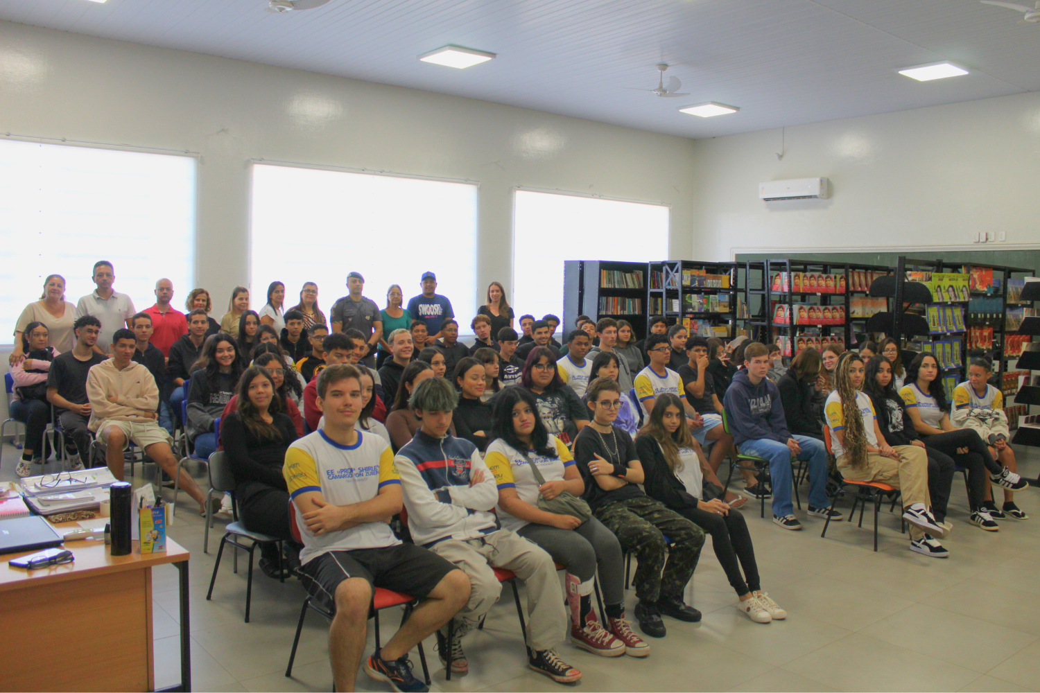 Escola Estadual "Profª Shirley Camargo von Zuben" e Escola Estadual "Prof. Mário Florence" receberam palestras do "Maio Amarelo" com relação à conscientização para redução de acidentes de trânsito