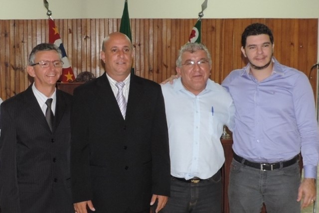 Nova Mesa Diretora assume os trabalhos na Câmara Municipal para o biênio 2015/2016