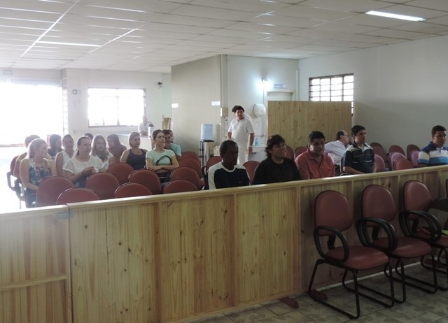 Assista à primeira sessão ordinária realizada pela Câmara em 2015