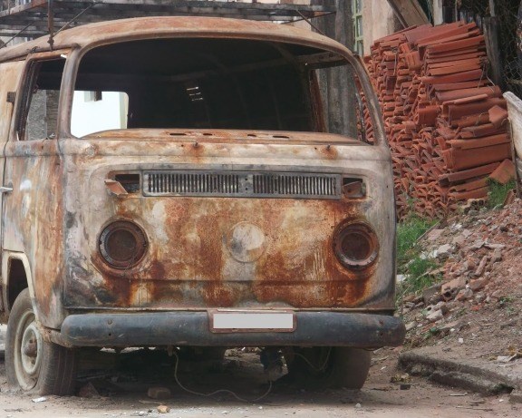 Legislativo aprova proposta que amplia condição de abandono de veículos em vias públicas