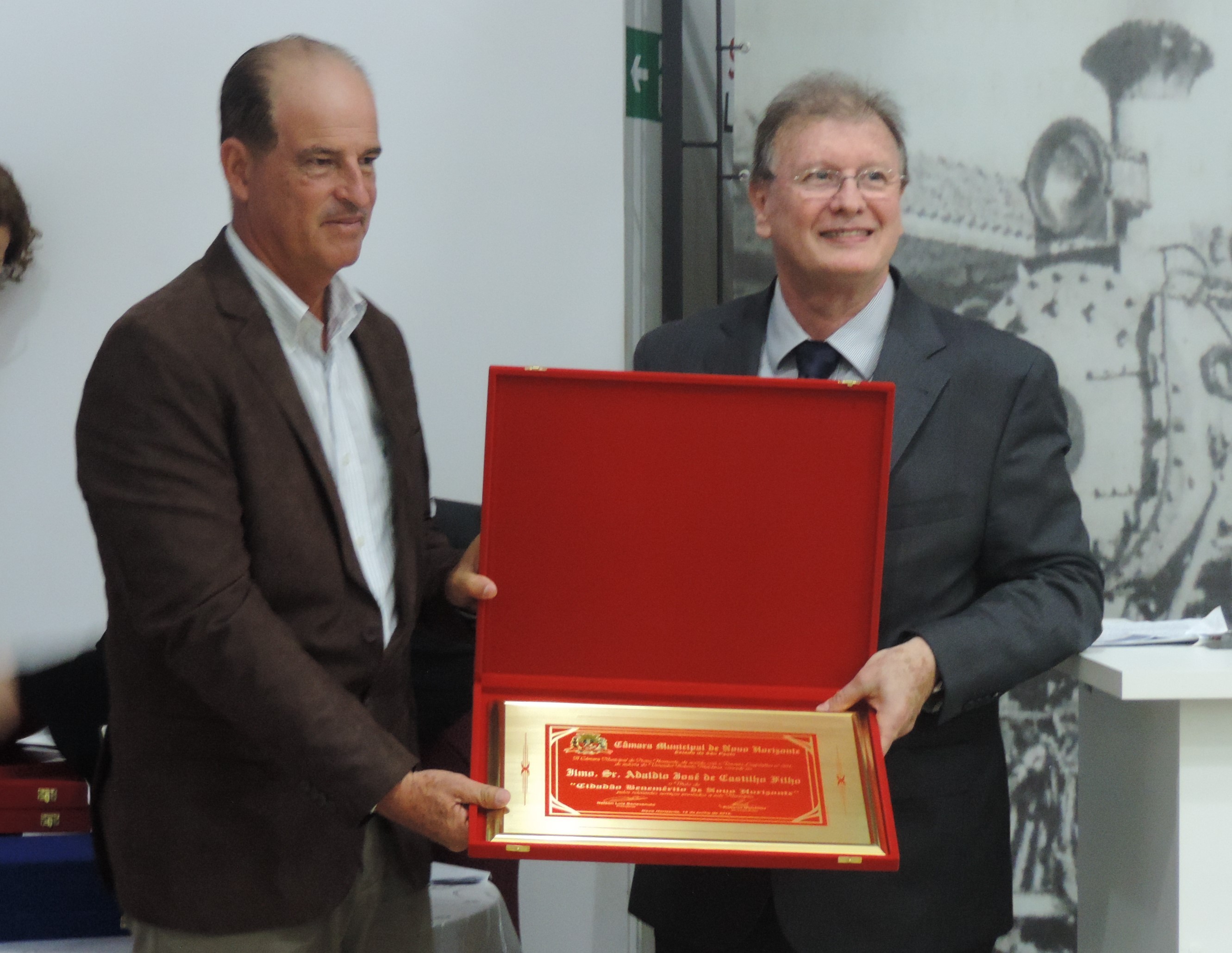 Vereador Roberto Melchiori entrega Título de "Cidadão Benemérito de Novo Horizonte" a Adaldio José de Castilho Filho