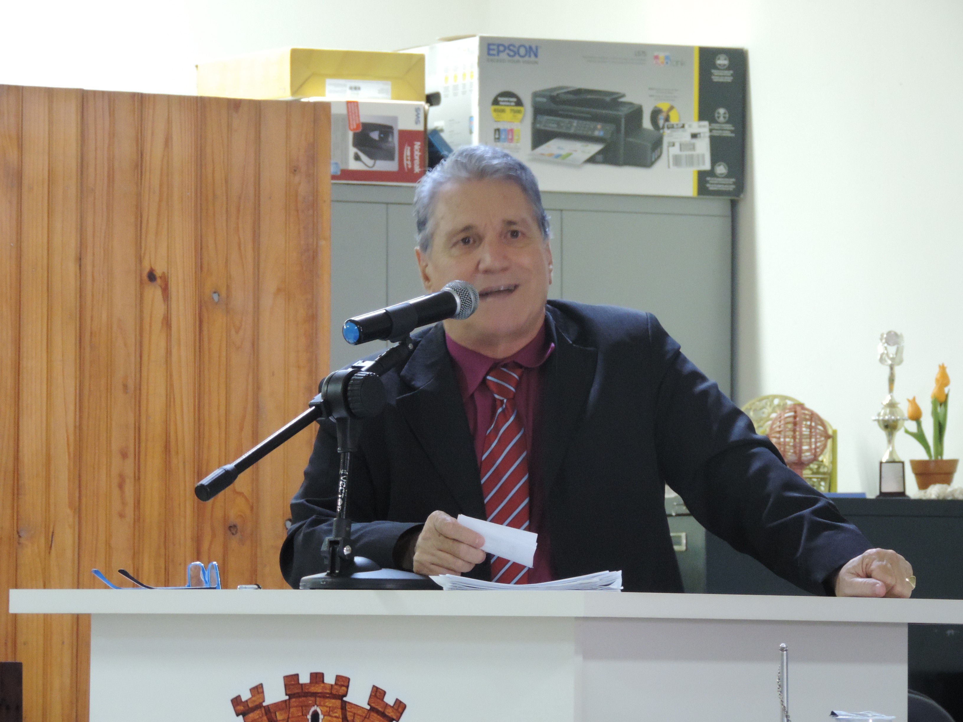 Vereador Nelsinho Luiz solicita ao Executivo contratação de empresa para limpeza e conservação das vias e logradouros públicos 