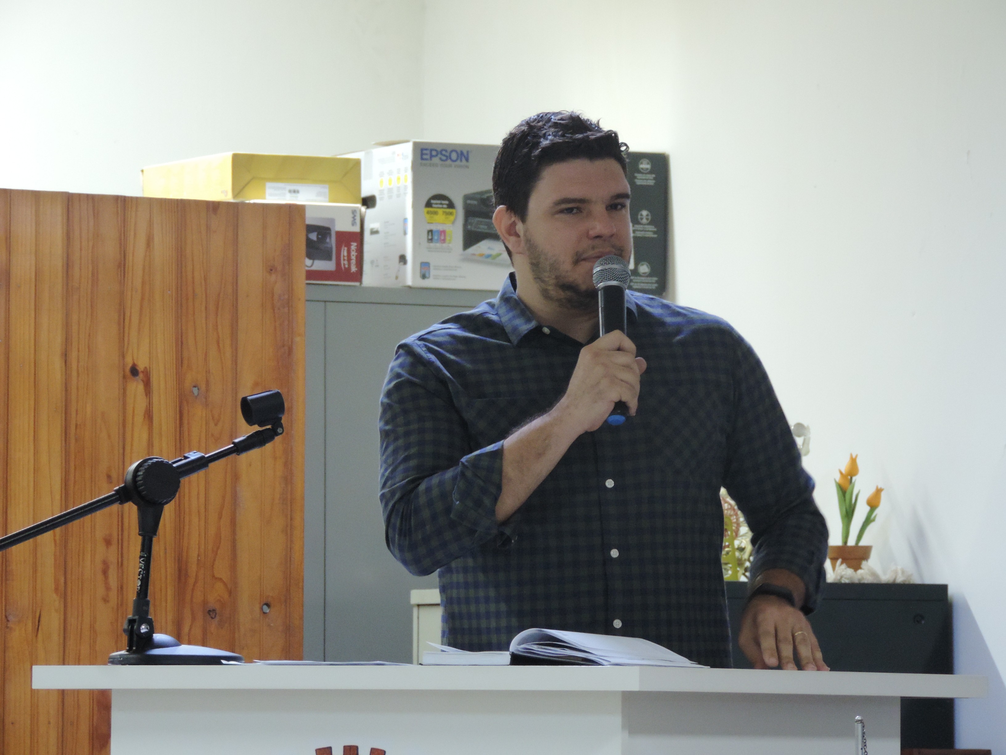 Vereador Celso Júnior solicita ao Executivo informações sobre vendedores ambulantes no Município