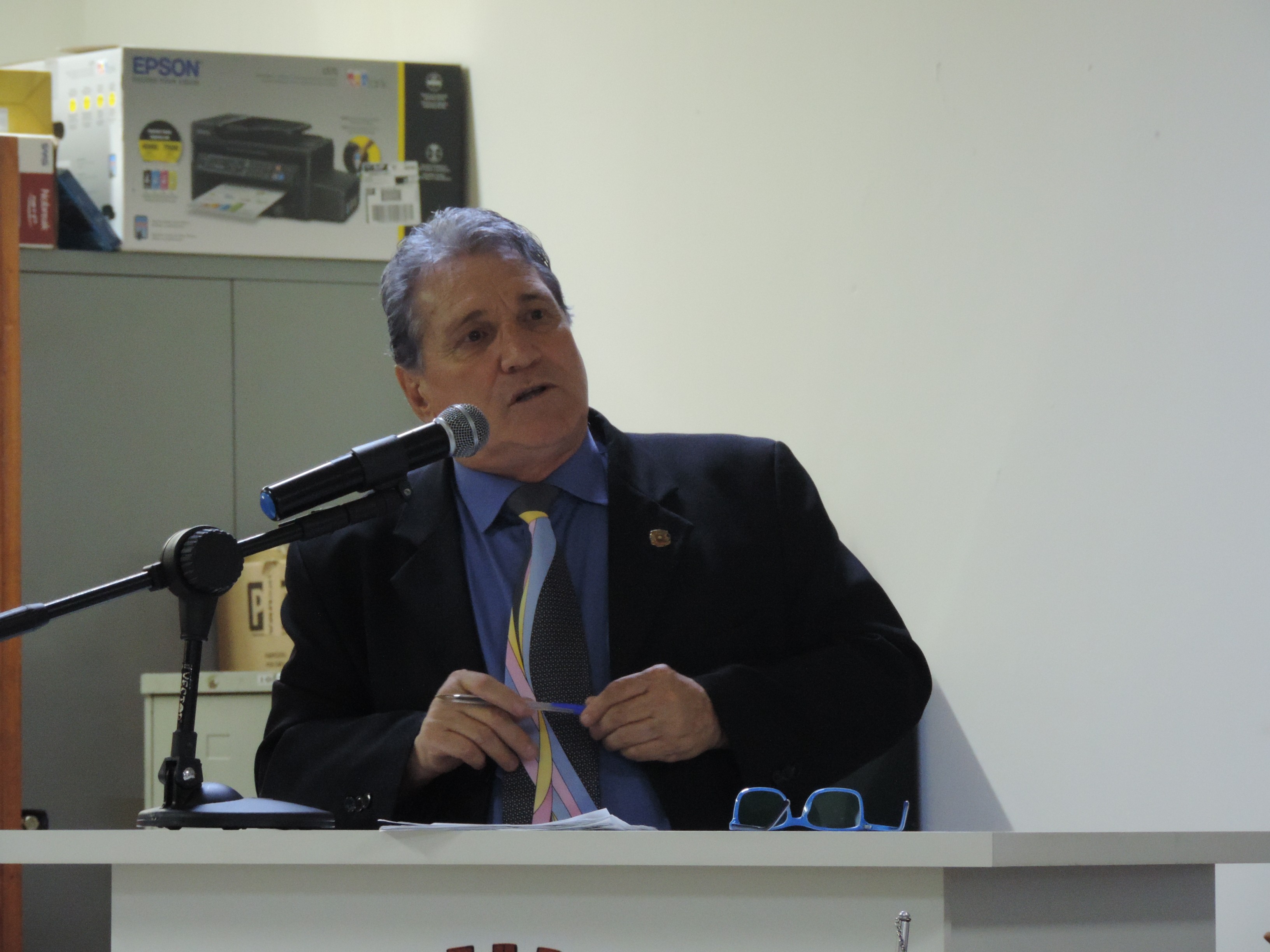 Vereador Nelsinho Luiz solicita ao Executivo providências com relação a casa abandonada no Jardim Bela Vista