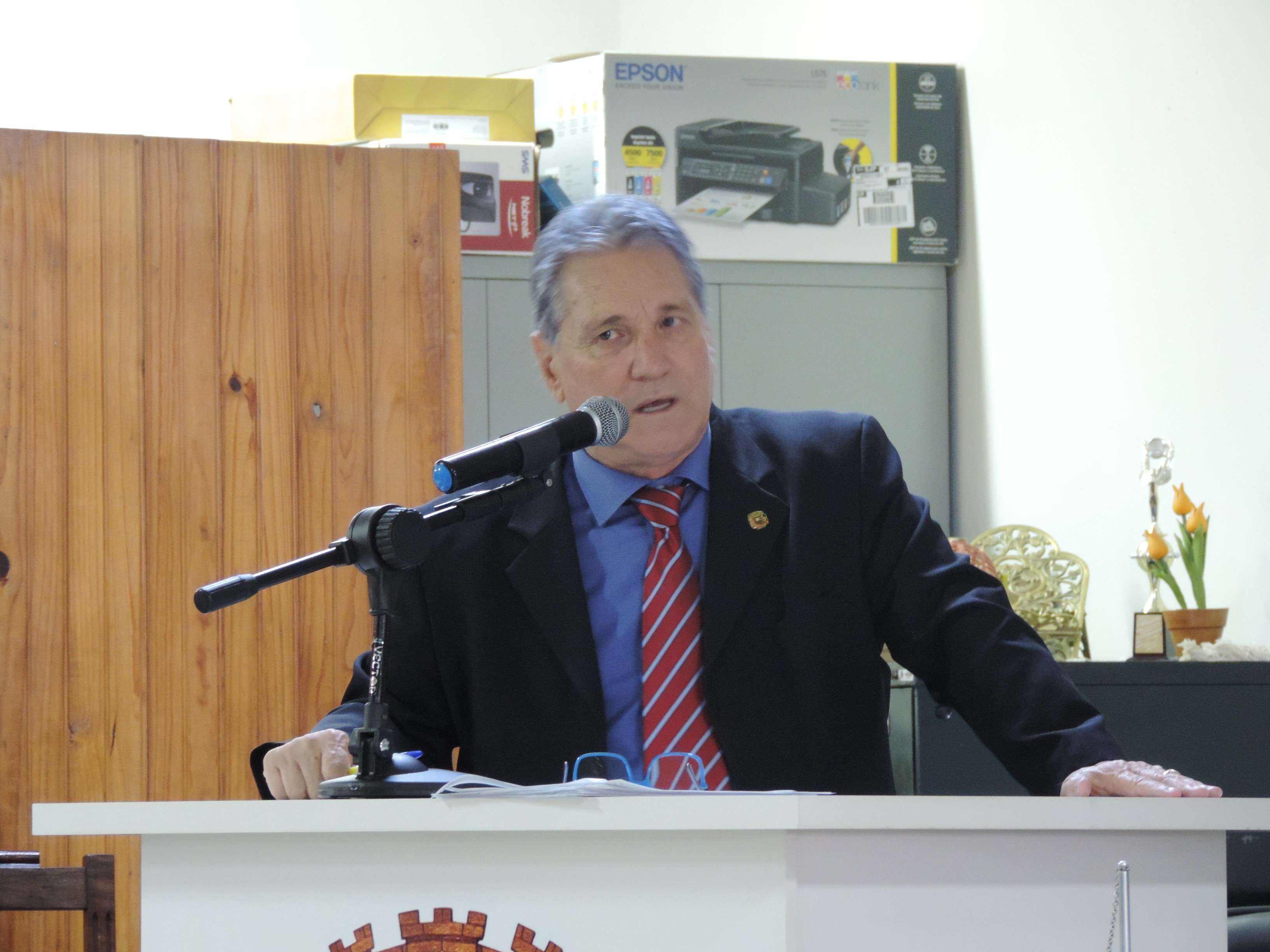 Vereador Nelsinho Luiz solicita ao Executivo autorização e apoio para moradores do Parque Vila Real arborizarem terreno da Prefeitura