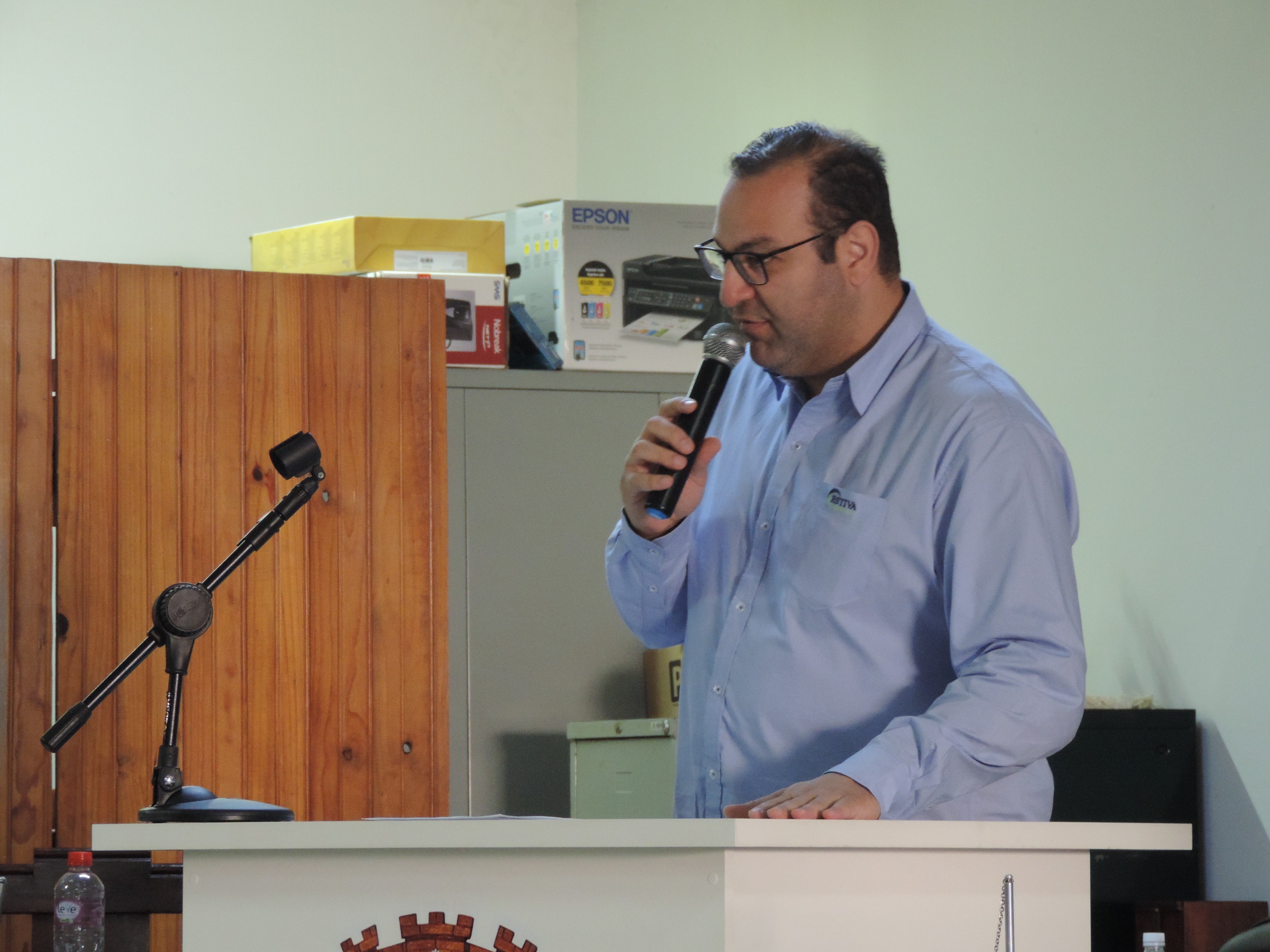 Vereador Amilcar Raphe solicita ao Executivo limpeza das margens dos Córregos do Cardoso e da Estiva e de terreno no Centro