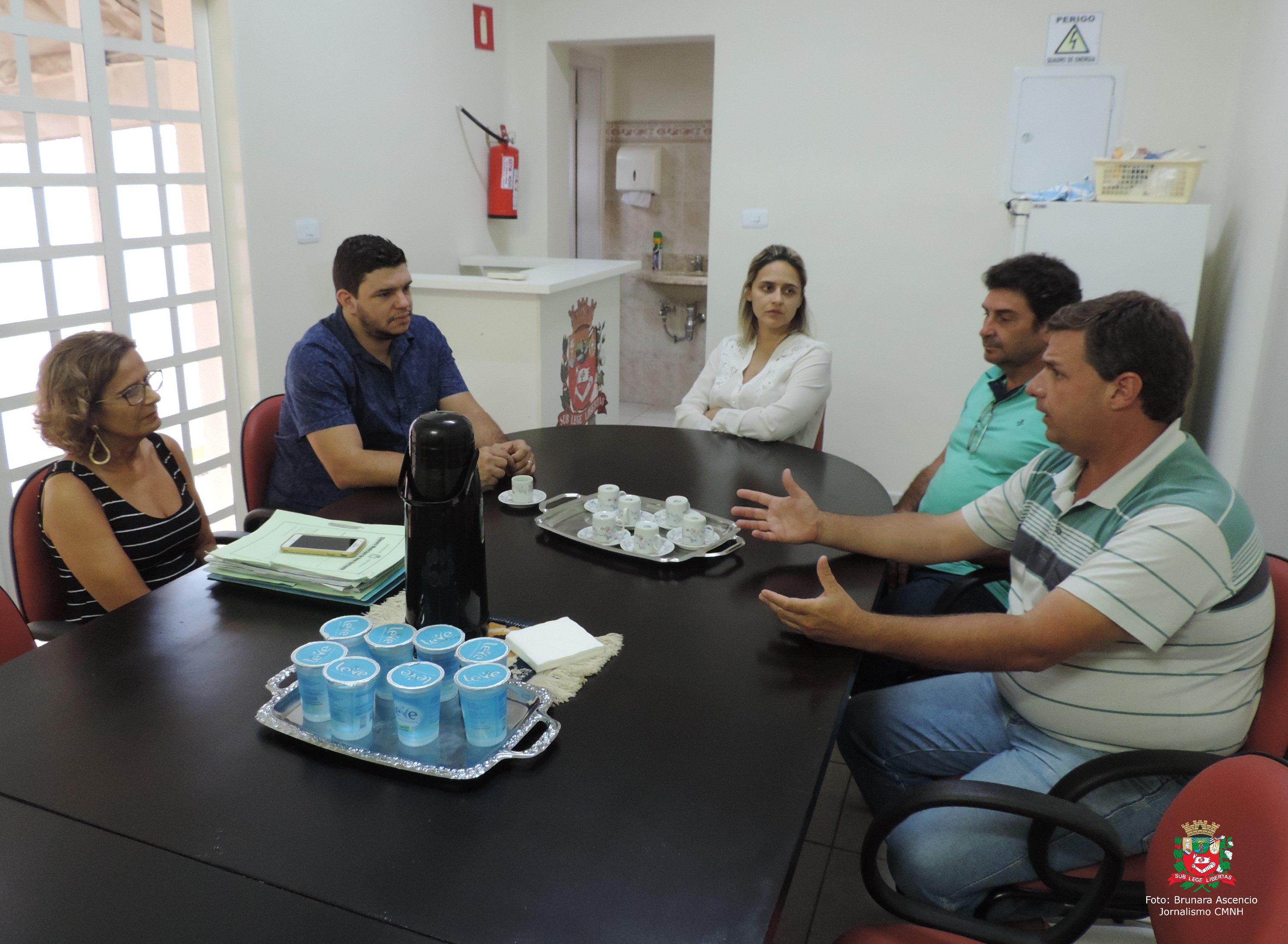Câmara recebe visita de vereadores de Itajobi
