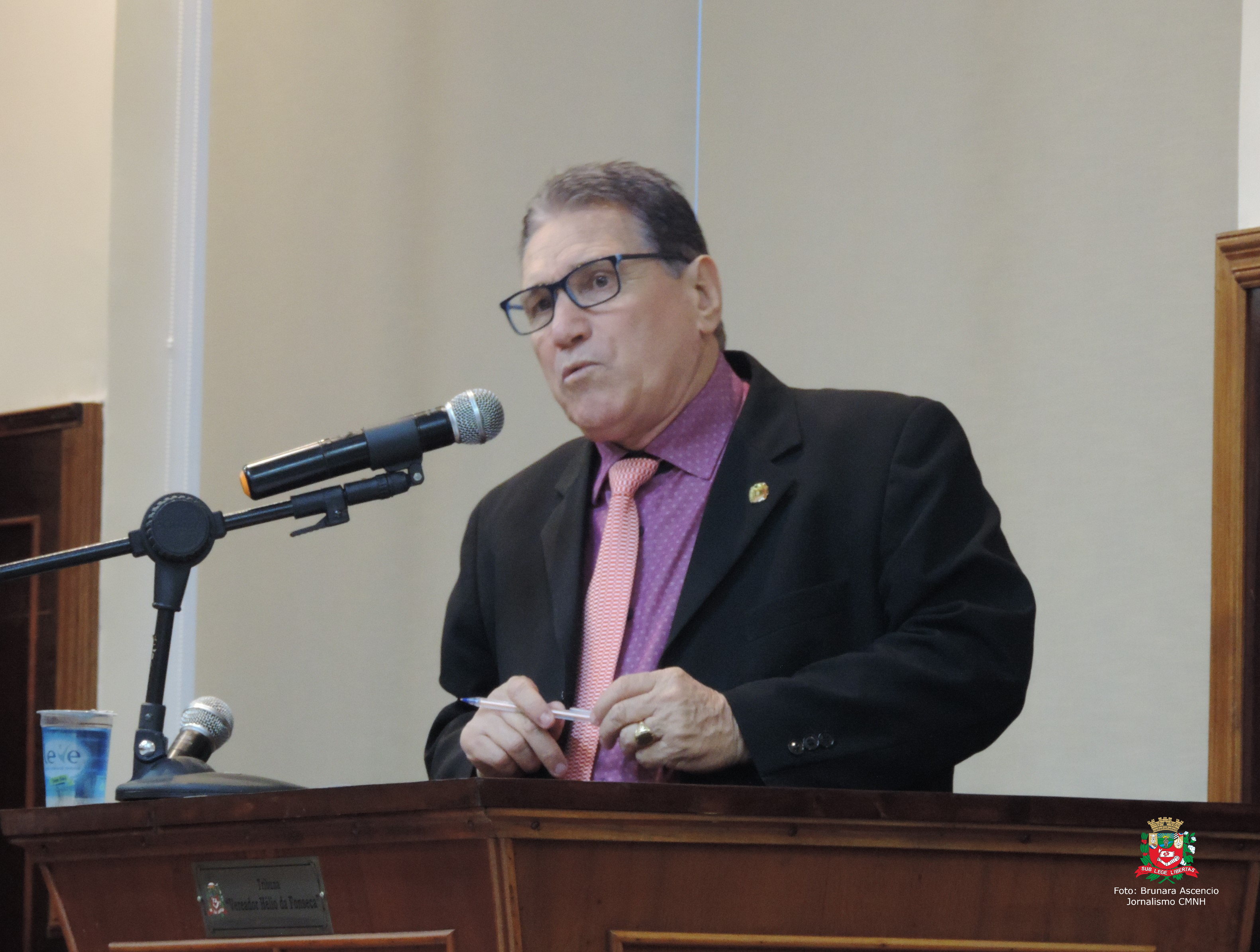 Vereador Nelsinho Luiz solicita ao Executivo Municipal providências sobre carros que estão transitando por praça do Jardim Acapulco