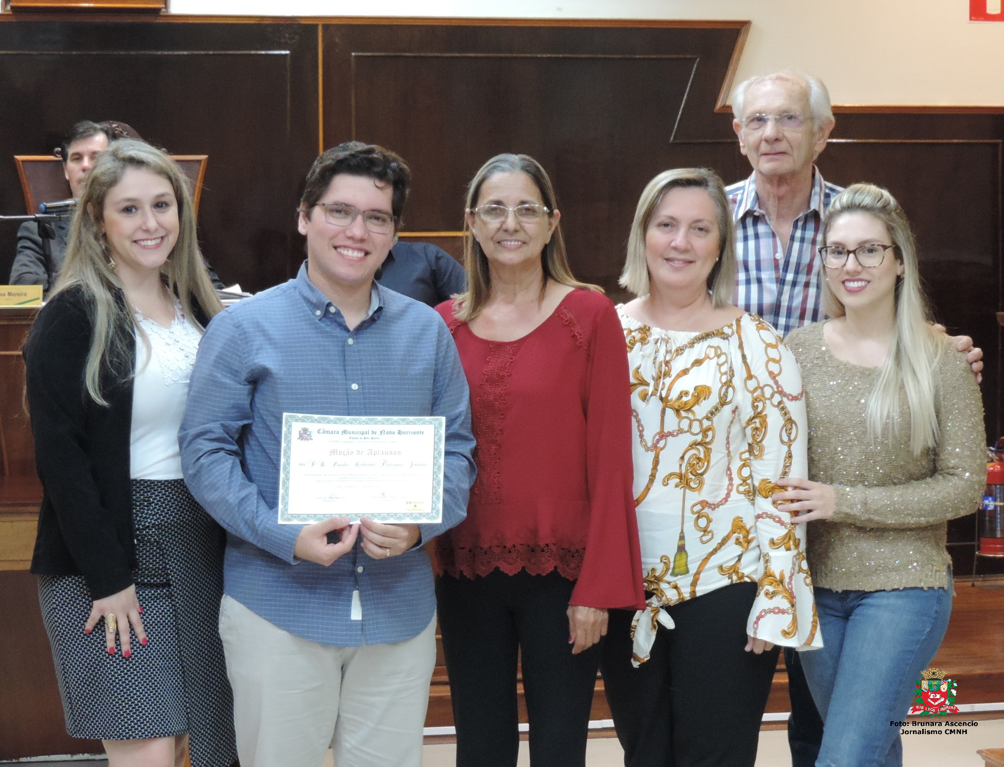 Vereadora Sônia Canato entrega Moção de Aplausos ao médico Dr. Paulo Roberto Floriano Júnior