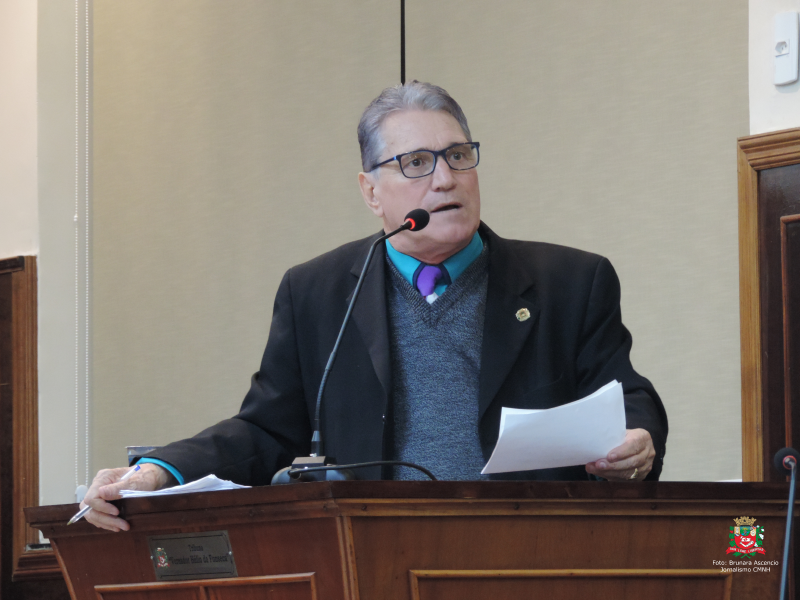 Vereador Nelsinho Luiz solicita ao Executivo Municipal providências sobre ônibus abandonado na Estrada Vicinal para Irapuã