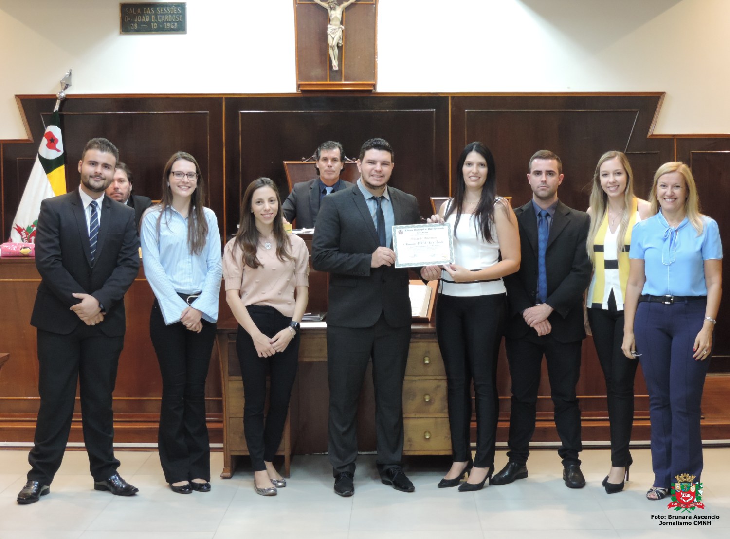 Vereador Pastor Celso Júnior entrega Moção de Aplausos à Comissão OAB Vai à Escola