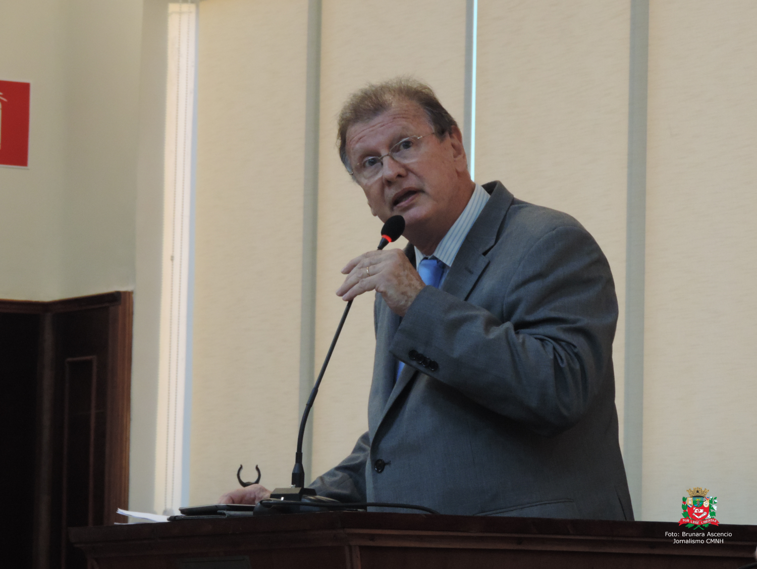 Vereador Roberto Melchiori solicita ao Executivo Municipal notificação de proprietário de terreno que apresenta problemas no calçamento