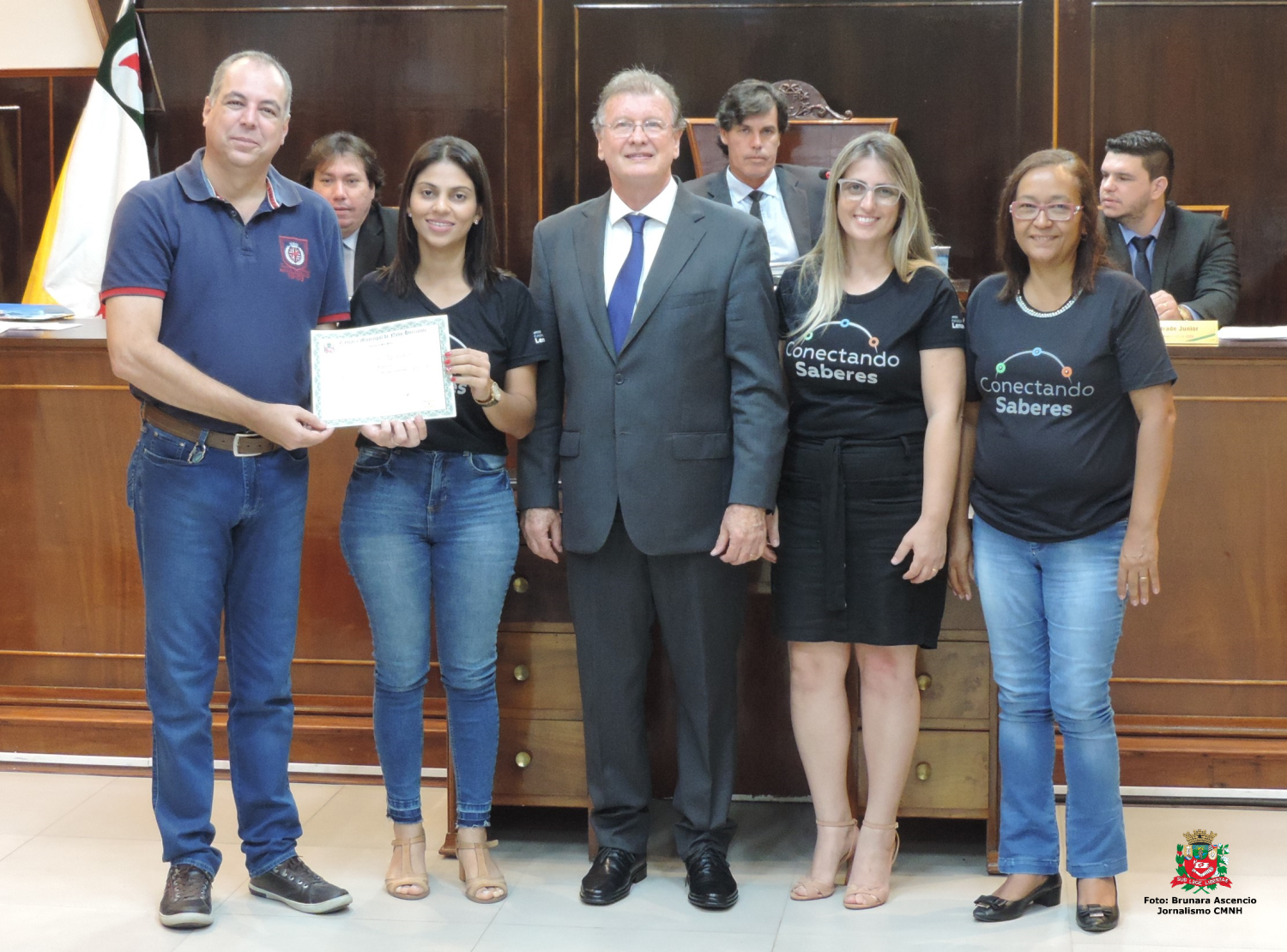 Vereador Roberto Melchiori entrega Moção de Aplausos aos professores Ademir Almagro, Luci Correa, Adriana Zanluqui e Jéssica Gouveia