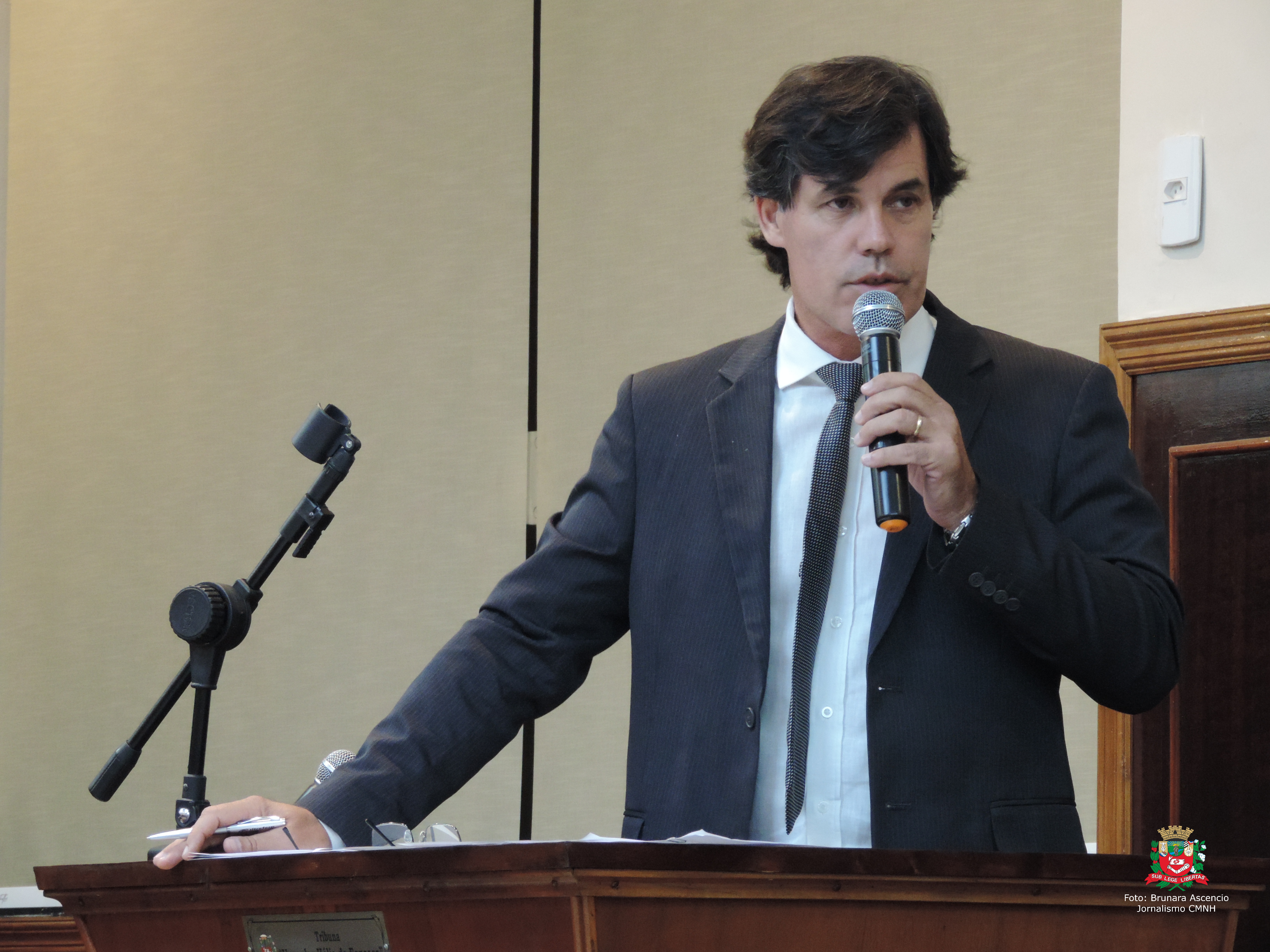 Vereador Cleber Gaúcho concede Medalha "28 de Outubro" a Ademar Alves Simon