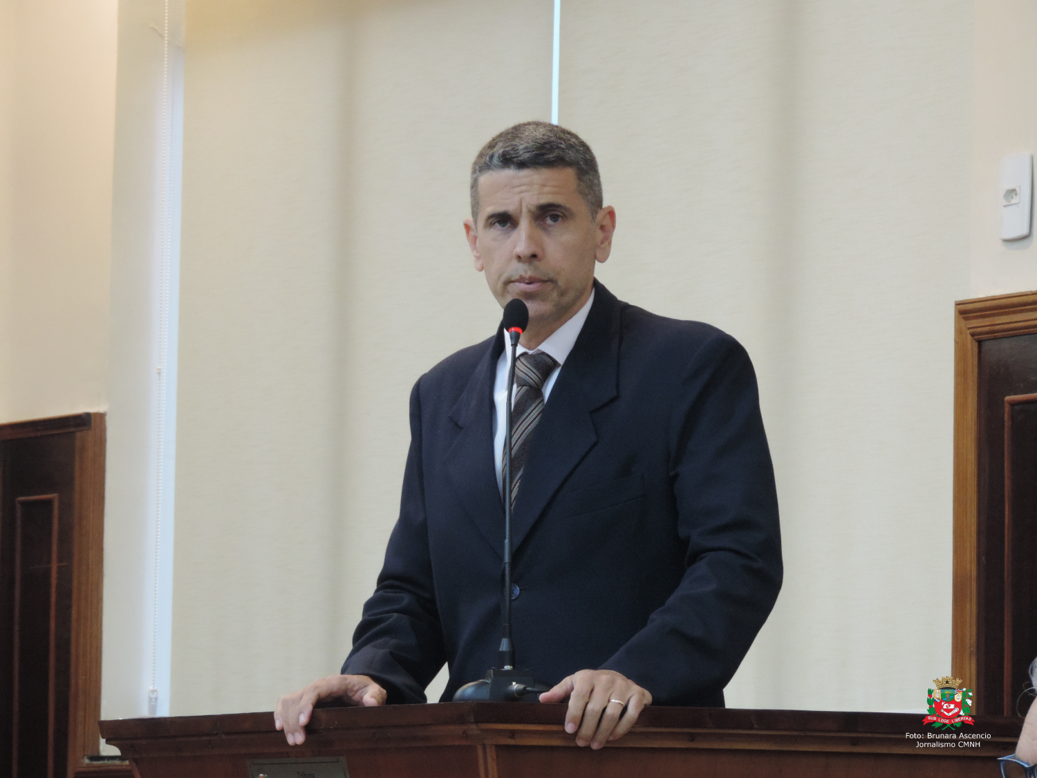 Vereador Beto de Souza concede Diploma "Jovem Destaque" a Rafaela de Brito