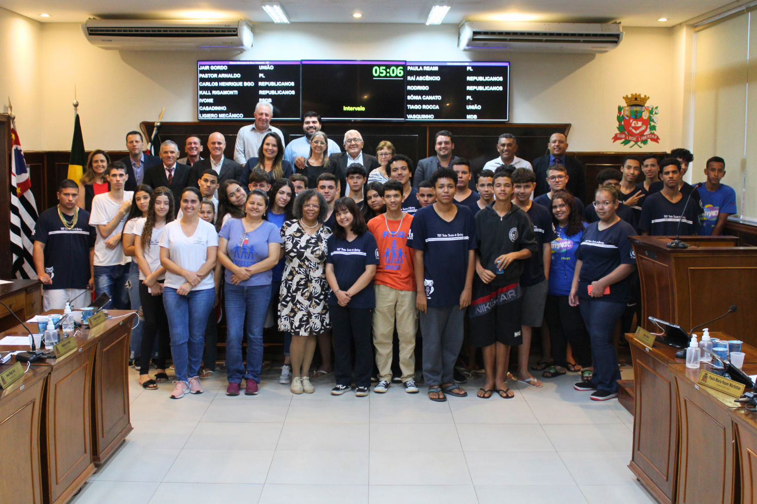 Alunos da Escola Estadual "Pedro Teixeira de Queiroz" fazem visita à Câmara e assistem à sessão ordinária