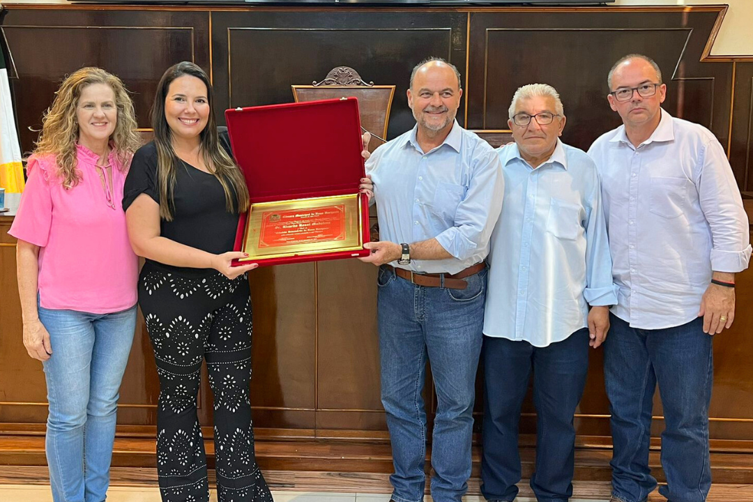 Vereadora Paula Reami entrega do Título de "Cidadão Benemérito de Novo Horizonte" ao Deputado Estadual Ricardo Madalena