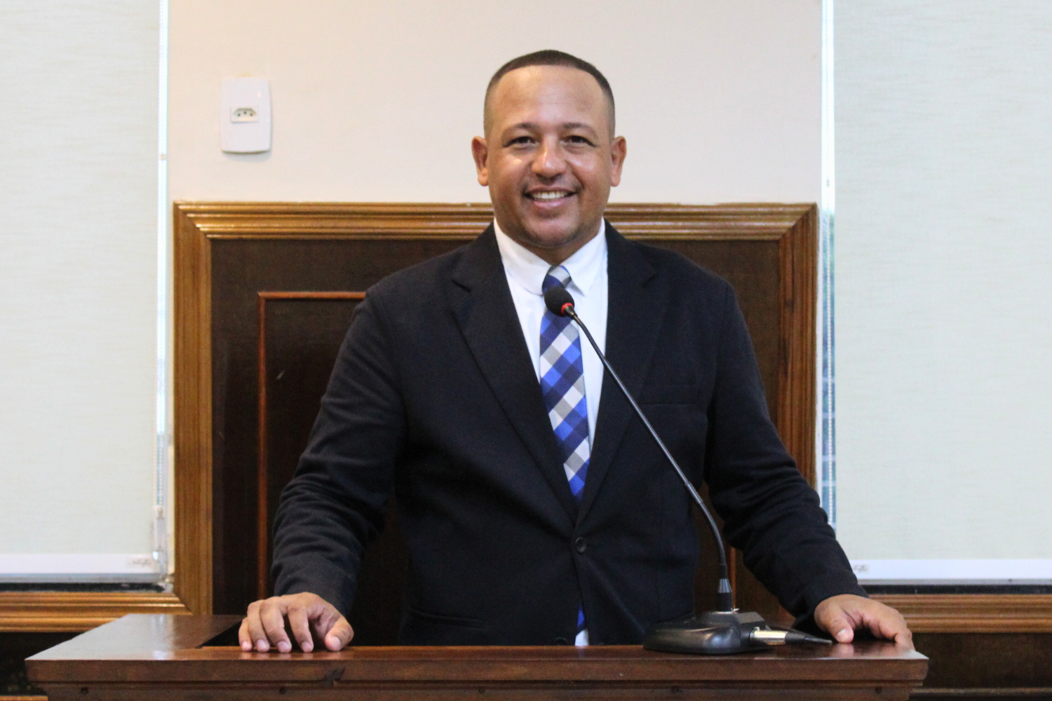 Vereador Carlos Henrique BGO solicita ao Prefeito Fabiano Belentani informações sobre processo de reestruturação administrativa e salarial do quadro de pessoal da Prefeitura 